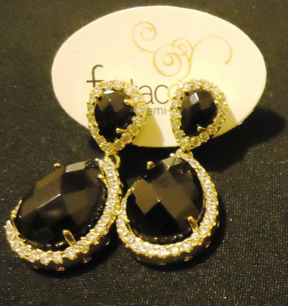 Brinco Preto com strass